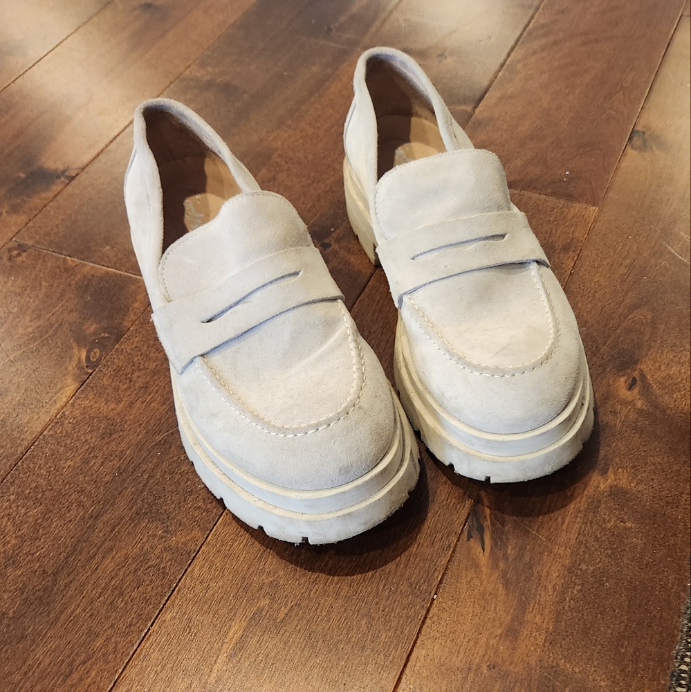 L'intervalle suede loafers